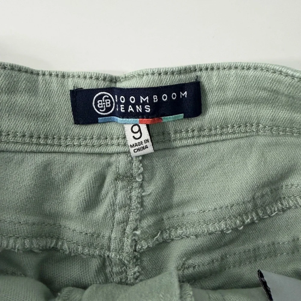 Boom Boom Jeans Sage‎ Green Distressed Frayed Hem Denim Shorts Size 9 DR2767